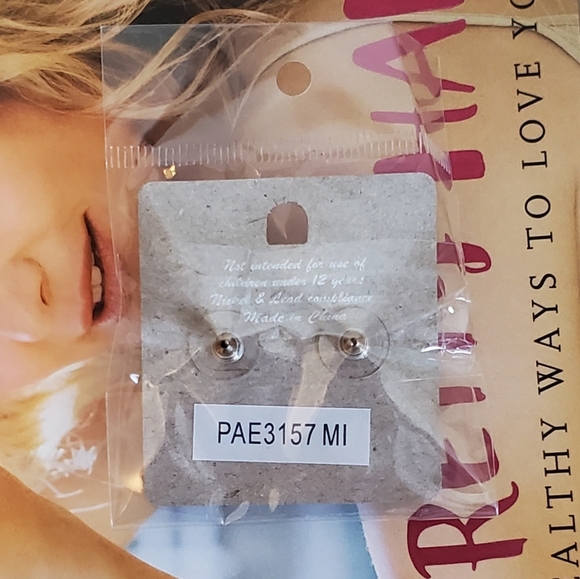 ๐ FINAL MARKDOWN - Milky Light Blue Stone Earrings ๐ - Picture 4 of 6